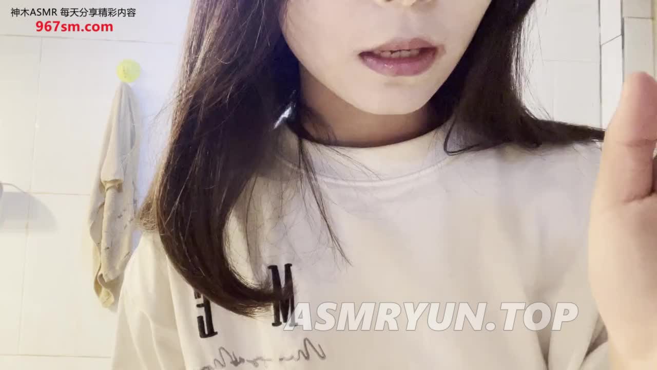 #困困想睡 舔眼镜 舔手指